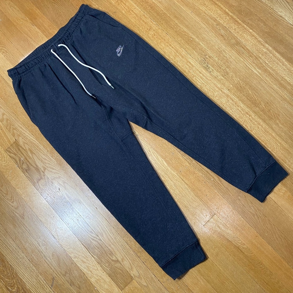 Nike Sports Essential Gray Tapered Jogger Sweatpants L